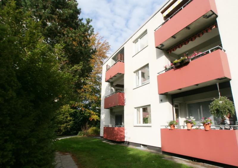 Hübsche 2 Zi.-Wohnung mit Loggia - Zentral in Henstedt-Ulzburg !